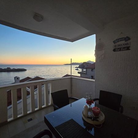 Pine&Sea Beach Retreat Sveti Stefan Bagian luar foto