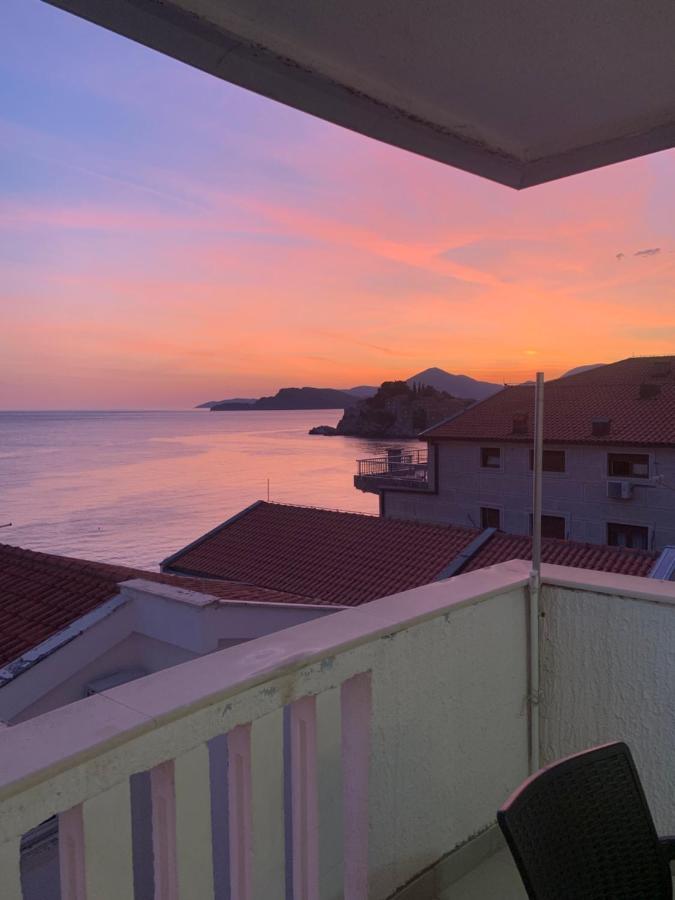 Pine&Sea Beach Retreat Sveti Stefan Bagian luar foto