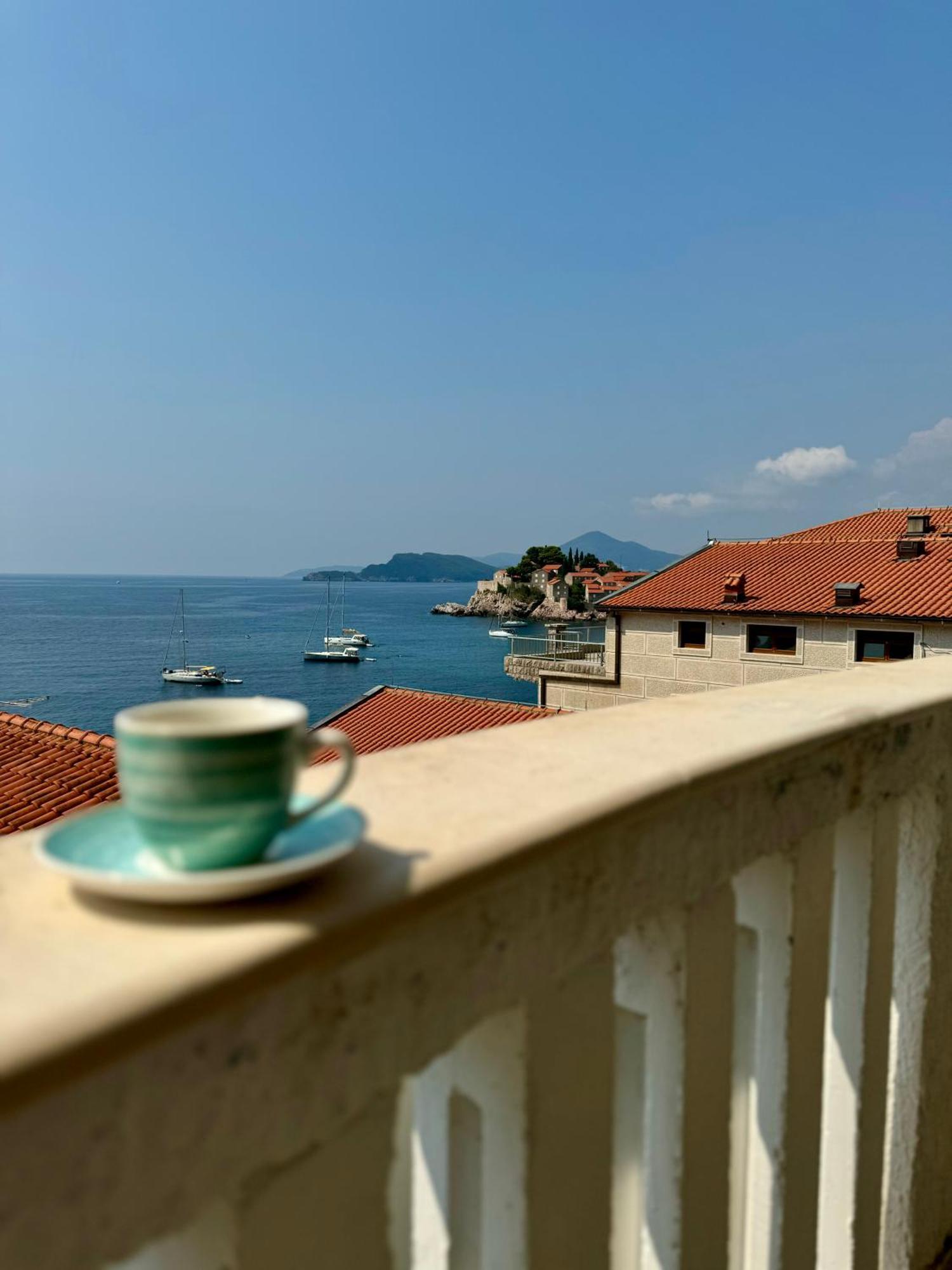 Pine&Sea Beach Retreat Sveti Stefan Bagian luar foto