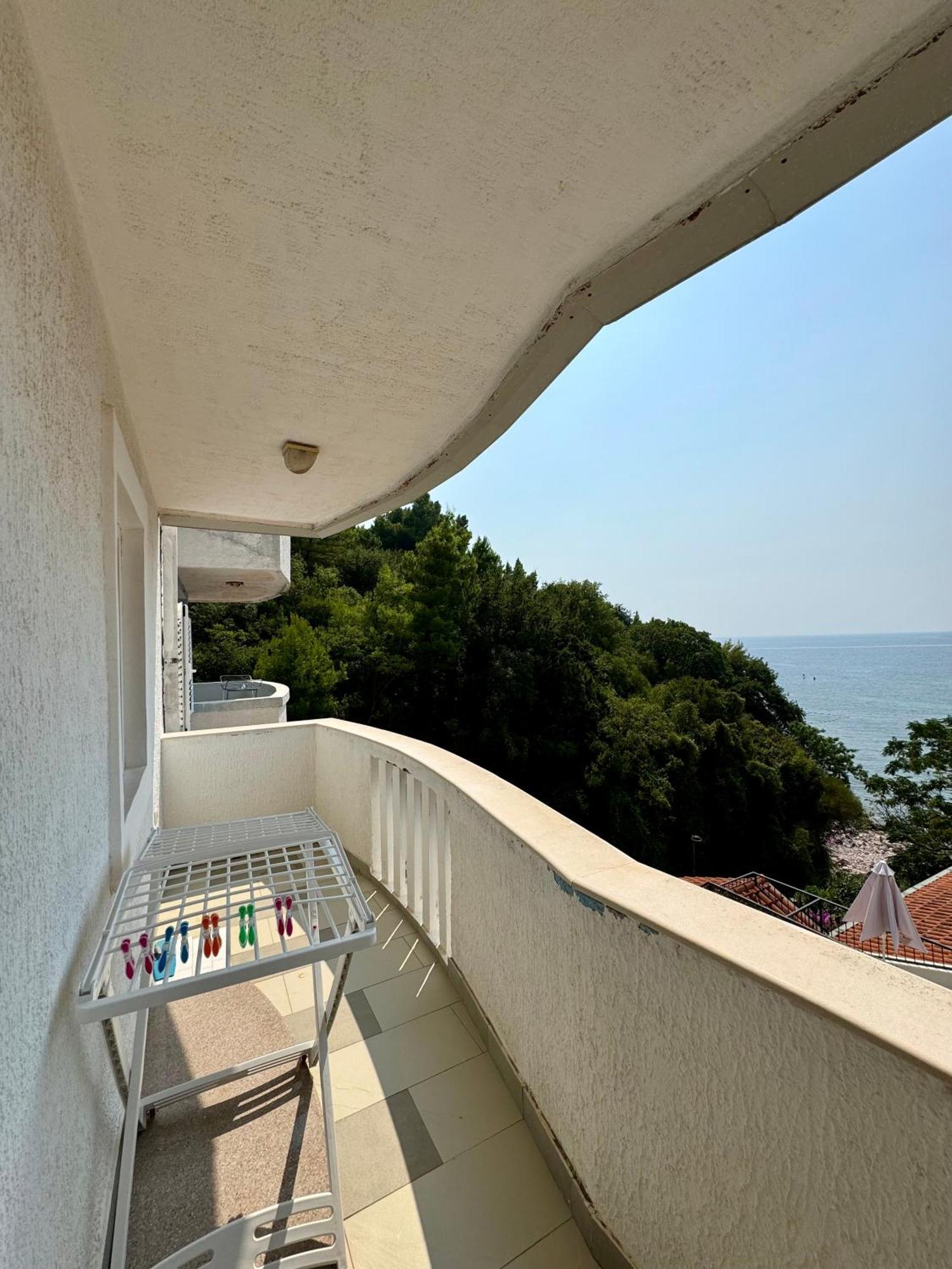 Pine&Sea Beach Retreat Sveti Stefan Bagian luar foto