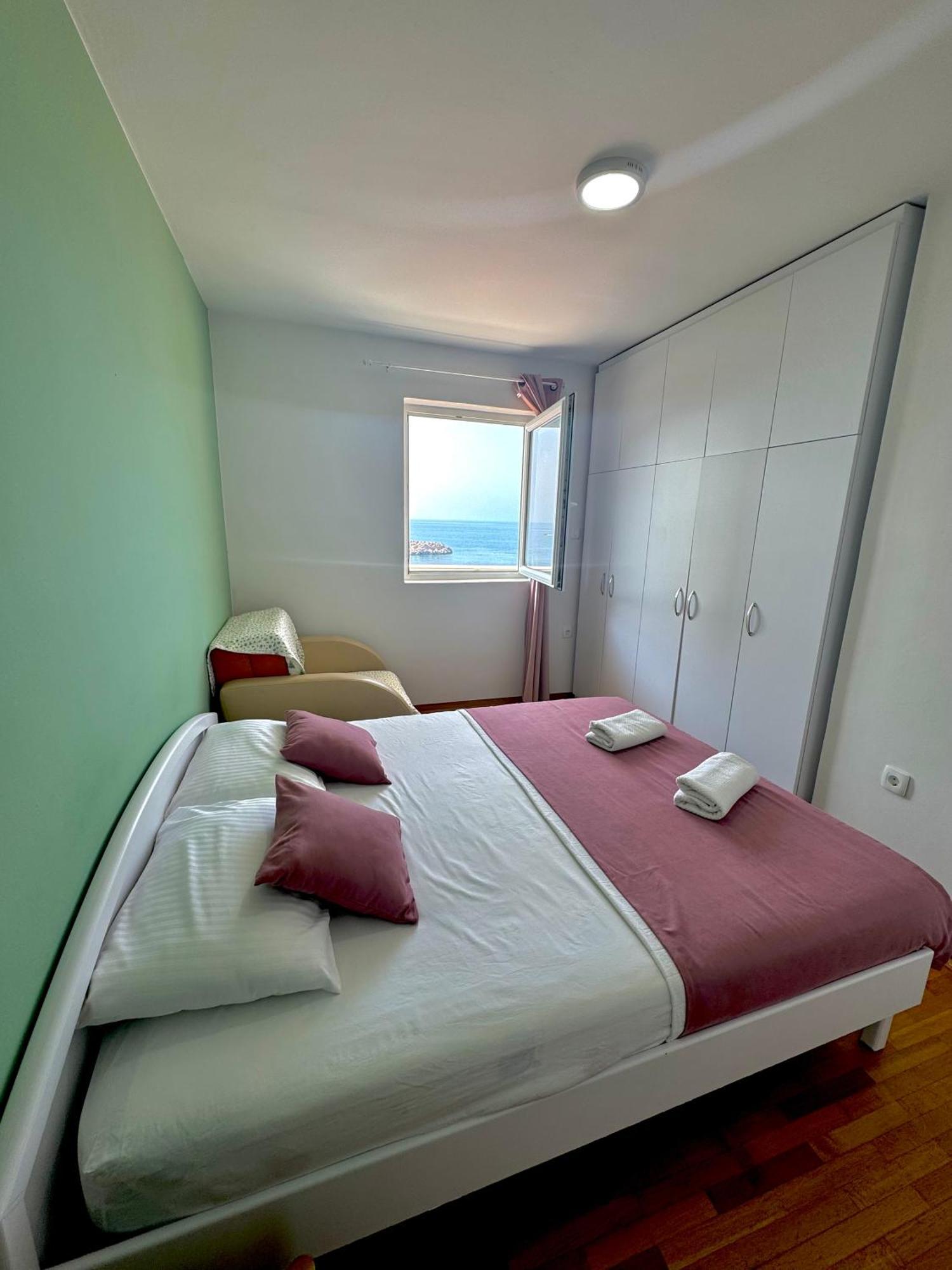 Pine&Sea Beach Retreat Sveti Stefan Bagian luar foto