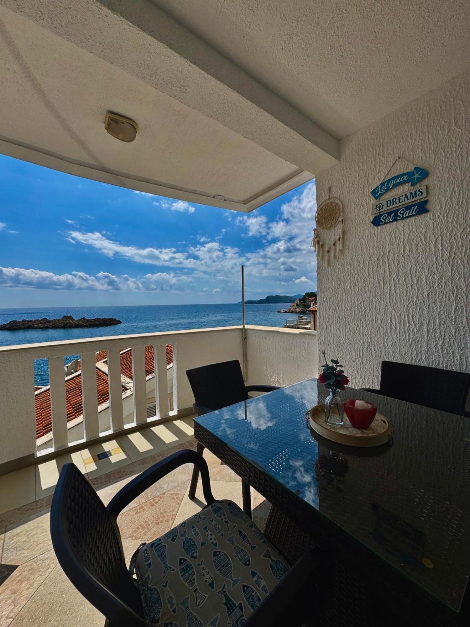 Pine&Sea Beach Retreat Sveti Stefan Bagian luar foto
